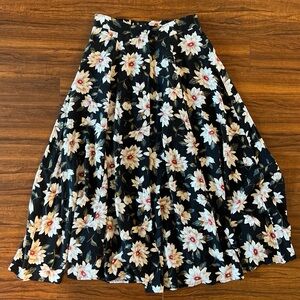 Floral Pleated Midi Skirt - Black with Cream Daisies